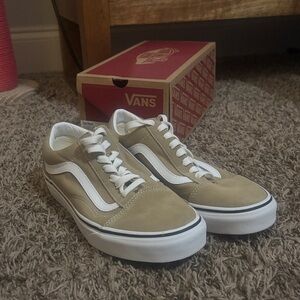new with box tan and white vans